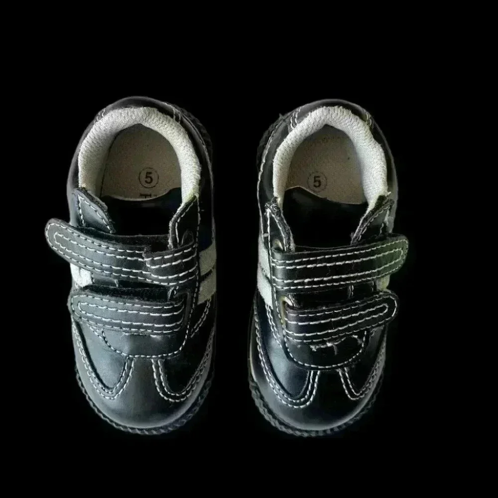 ADORABLE - The Children’s Place - trendy black shoes with velcro ties/straps